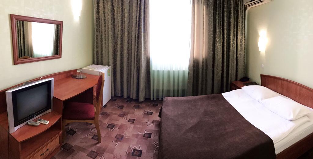 Alexandrovskiy Hotel Николайев Екстериор снимка