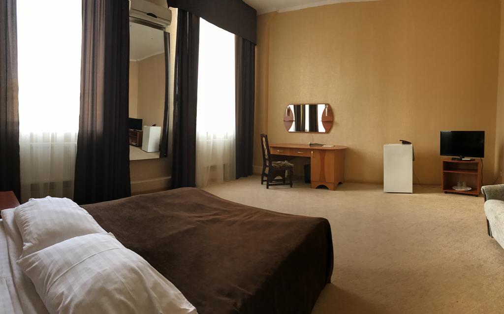 Alexandrovskiy Hotel Николайев Екстериор снимка